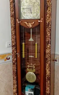 اینه کنسول و ساعت ایستاده و میز تلفن