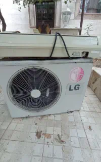یک دستگاه کولر گازی