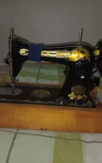 چرخ خیاطی. شیر نشان