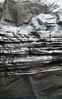 تعدادی نایلون زباله