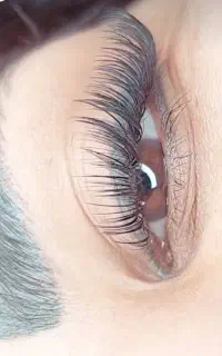 کاشت و اکستنشن مژه و لیفت ابرو