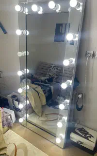 آینه قدی لامپ دار