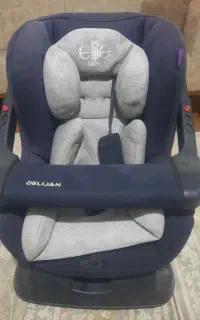 صندلی بچه داخل ماشین سالم