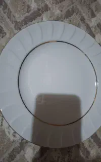 بشقاب چینی زرین