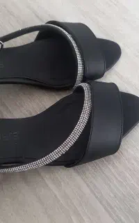 کفش مجلسی و لباس مجلسی