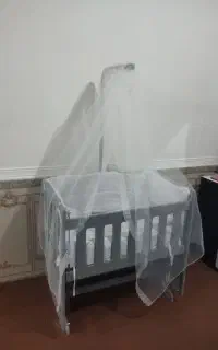 گهواره کنار تخت مادر
