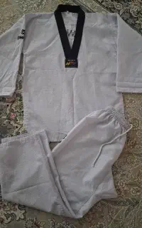 لباس تکواندو سایز ۴ جنس زنبوری