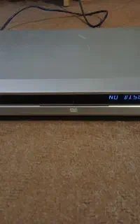 سی دی / دی وی دی پلیر سونی اصل (نیاز به تعمیر)