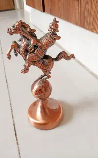 مجسمه فندکی چنگیز خان