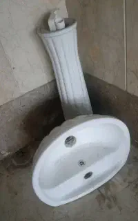 روشویی پایه سرامیکی