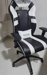 صندلی گیمینگ ریزر رنگ سفید..مشکی