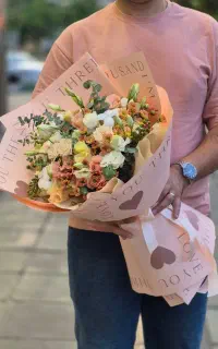 دسته گل هدیه به دختر زیبا کد ۱۸۱۴ گلاریس