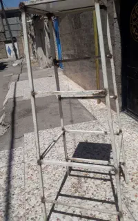 چهارپایه فلزی