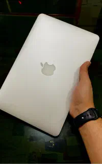 مک‌ بوک ایر بدون نقطه