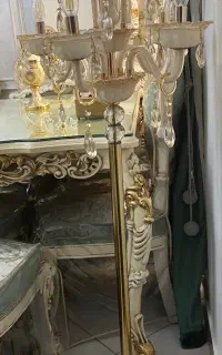 آباژور ایستاده