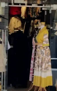 فروشنده خانم