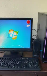 کامپیوتر ۴هسته رم ۸ ddr3 هارد ۵۰۰ گرافیک ۱