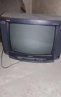 یک دستگاه تلویزیون 21اینچ سامسونگ تمیز و مرتب