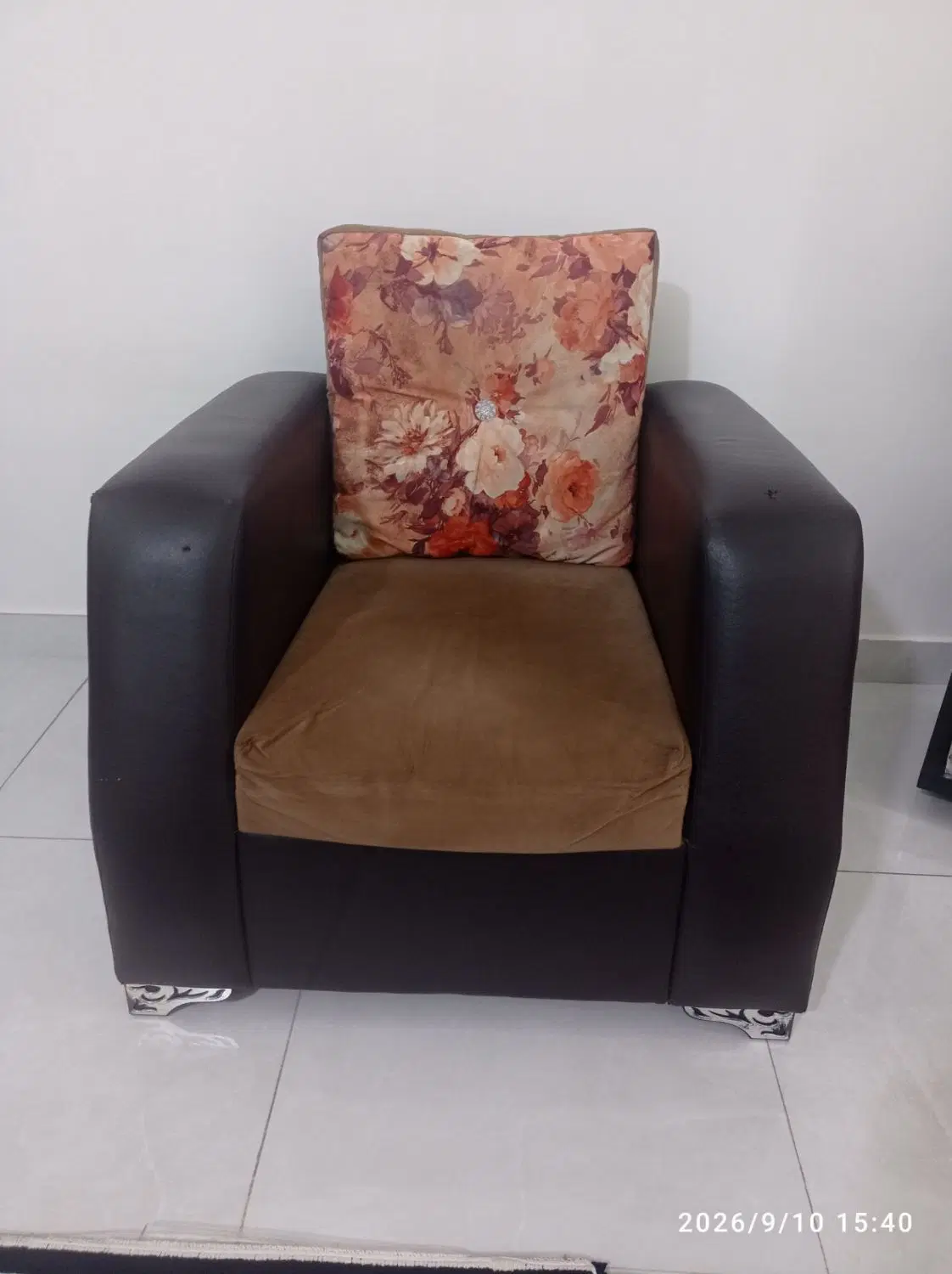 مبل ۷ نفره راحتی چرم با پارچه مخمل|مبلمان خانگی و میز عسلی|رشت, نظری|دیوار