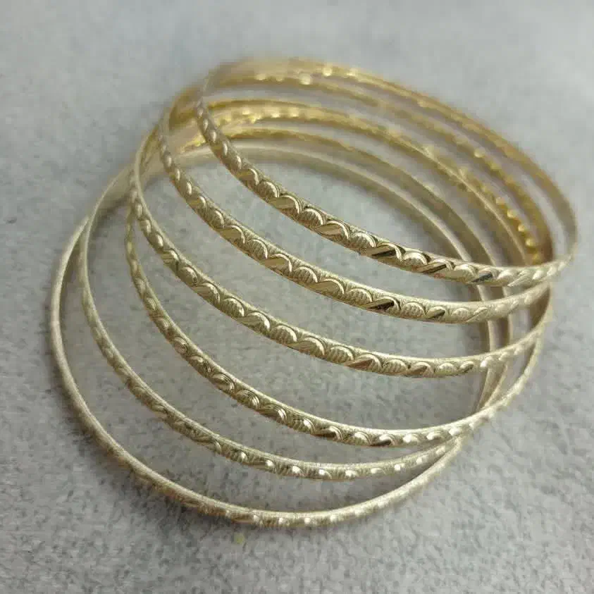 یک دست النگوبدل|بدلیجات|خوی, |دیوار