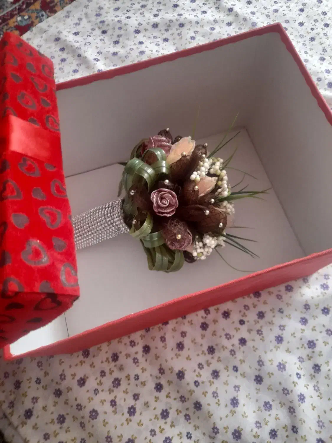 دسته گل یخی با جعبه بله برون|گل مصنوعی|ایلام, |دیوار