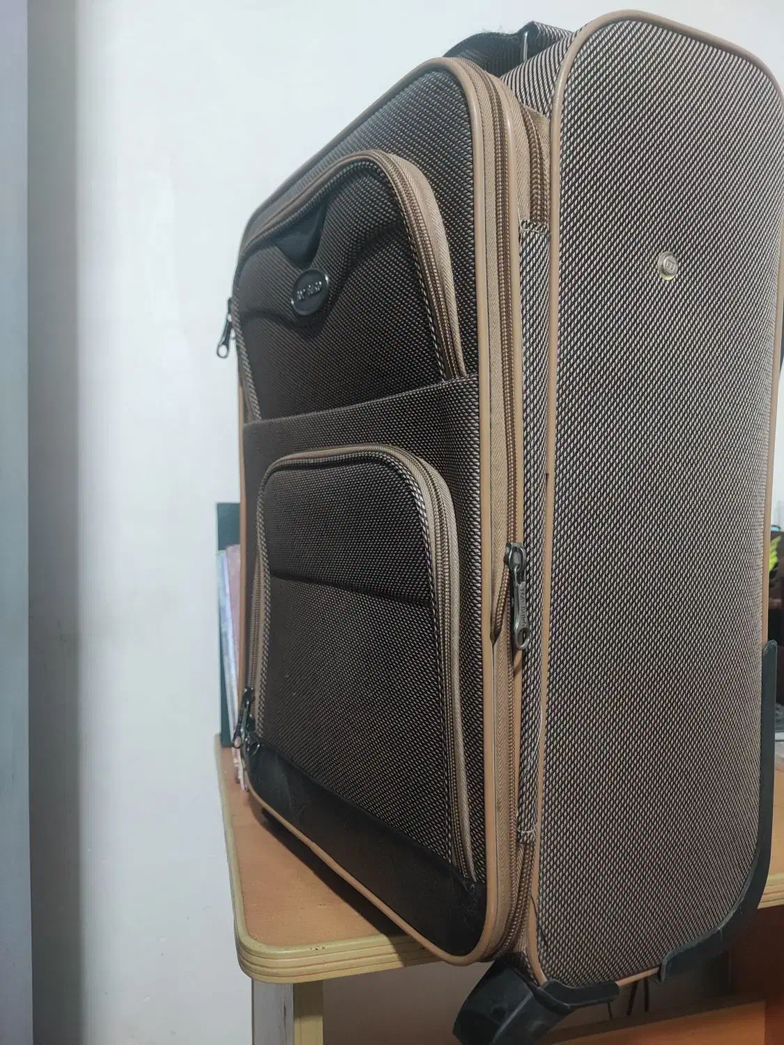 چمدان مسافرتی|کیف، کفش، کمربند|مشهد, میان ولایت|دیوار