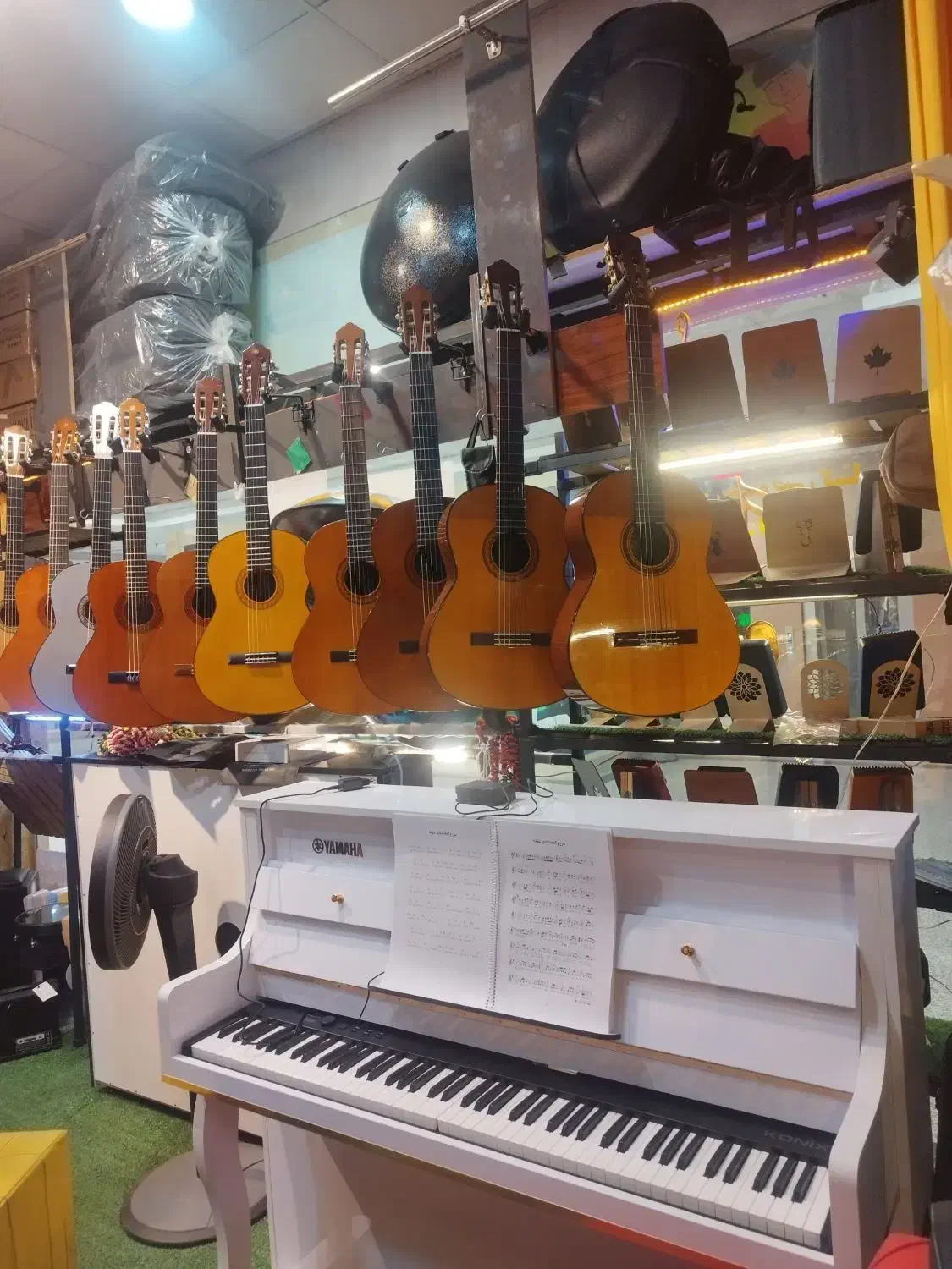 گالری هنرکده مهربان|گیتار، بیس، امپلیفایر|تهران, شهرک صدرا|دیوار