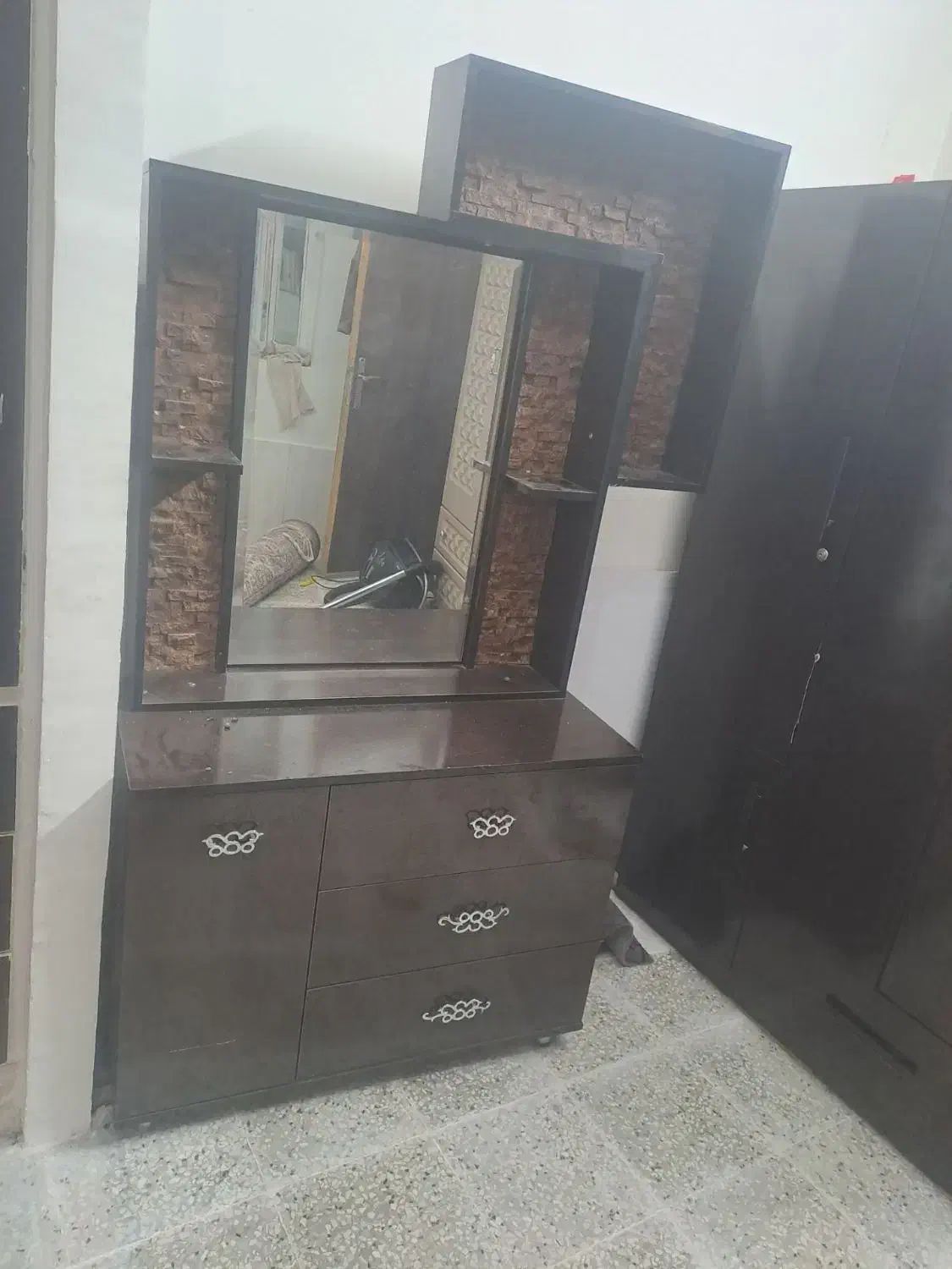 میز آرایش|جاکفشی، کمد، دراور|شیراز, شهدای شهرک سعدی|دیوار