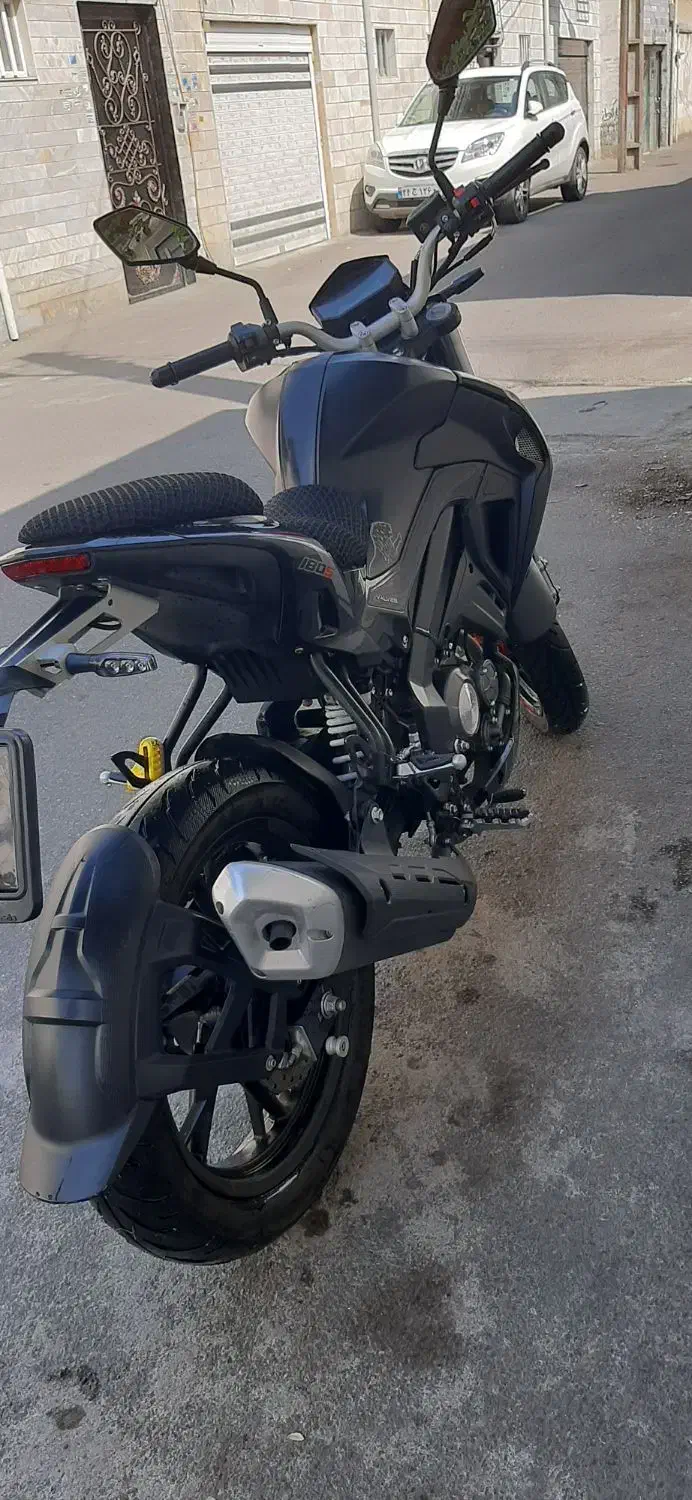 بنای ۱۸۰ آس پلمپ|موتورسیکلت|رشت, کوی فکوری|دیوار