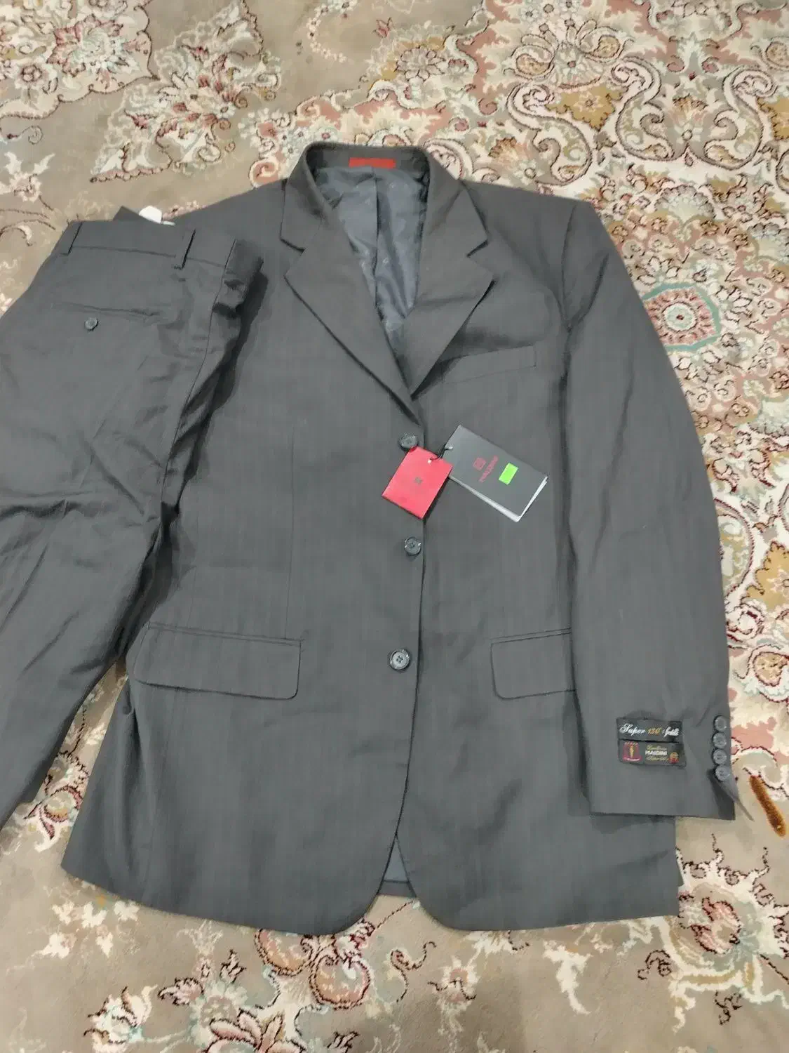 کت وشلوار|لباس|نجف‌آباد, معرفت|دیوار