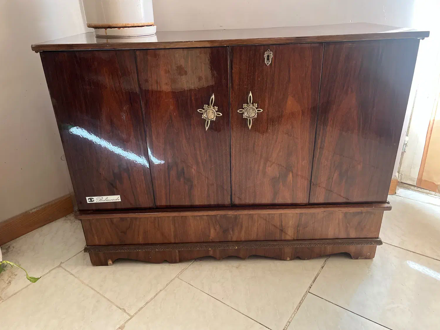 تلویزیون میله قدیمی|تلویزیون و پروژکتور|اصفهان, باغ دریاچه|دیوار