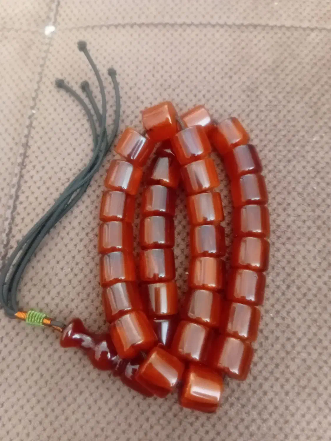 تسبیح کهربا شکلاتی|کلکسیون اشیاء عتیقه|نقده, |دیوار