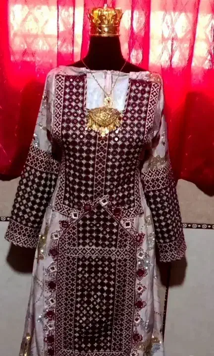 خیاطی لباس زنانه بلوچی و دوخت آیینه روی لباس|خدمات پیشه و مهارت|خواف, |دیوار