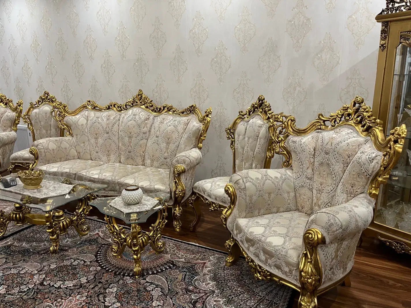 مبل نه نفره سلطنتی بسیار زیباوشیک|مبلمان خانگی و میز عسلی|مشکیندشت, |دیوار