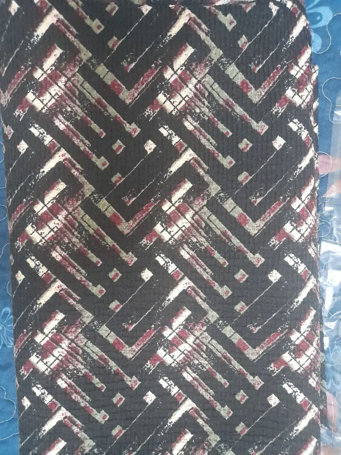 تعدادی شال  روسری شومیز و یک قواره پارچه|لباس|شیراز, لاله|دیوار