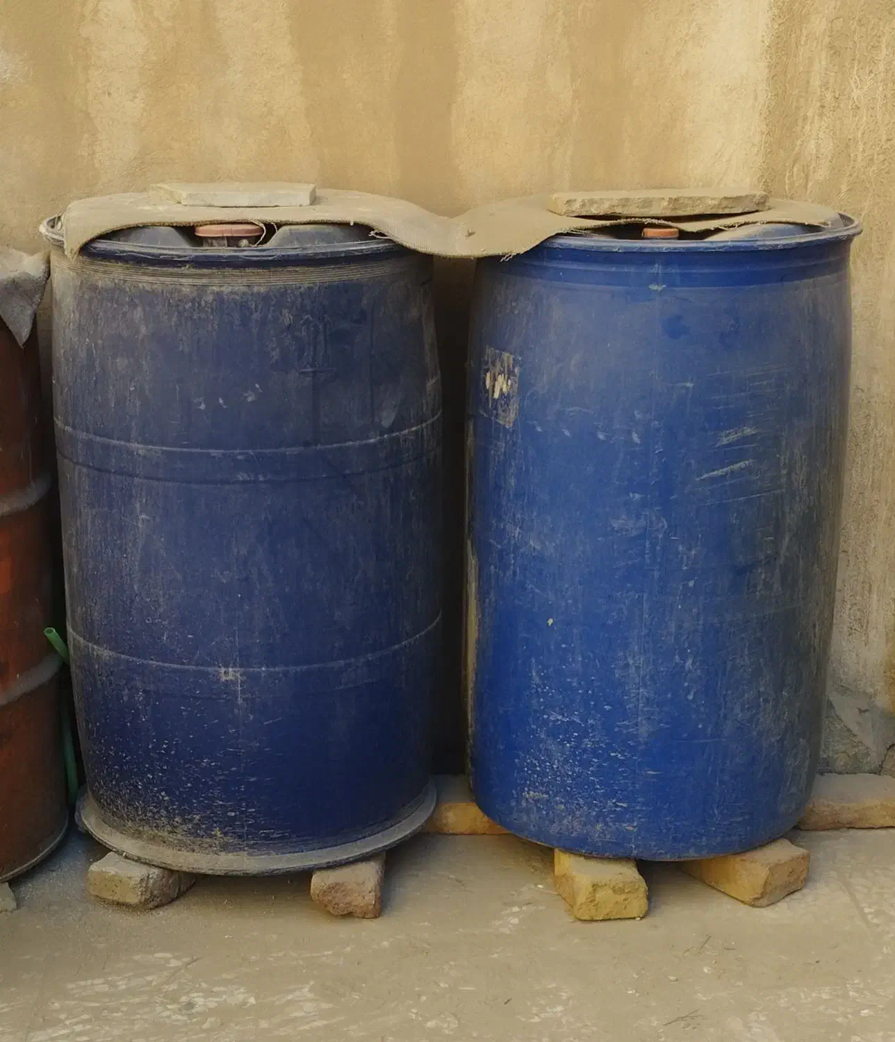 بشکه نفتی|ظروف نگهدارنده، پلاستیکی، یک‌بارمصرف|زاهدان, |دیوار