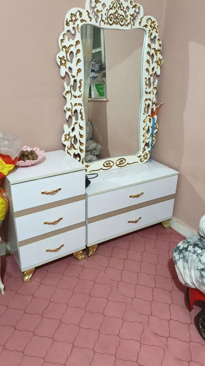 تخت خواب دو نفره به همراه میز و صندل|تخت و سرویس خواب|بندر ماهشهر, |دیوار