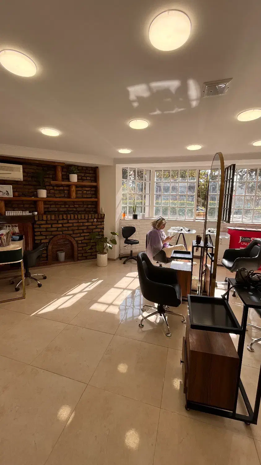 اجاره صندلی به لاین های رنگ کراتین کوتاهی شنیون|خدمات آرایشگری و زیبایی|تهران, شهرک غرب|دیوار