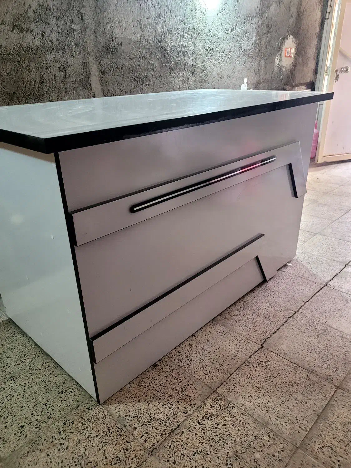 میز   MDF|فروشگاه و مغازه|میانه, |دیوار