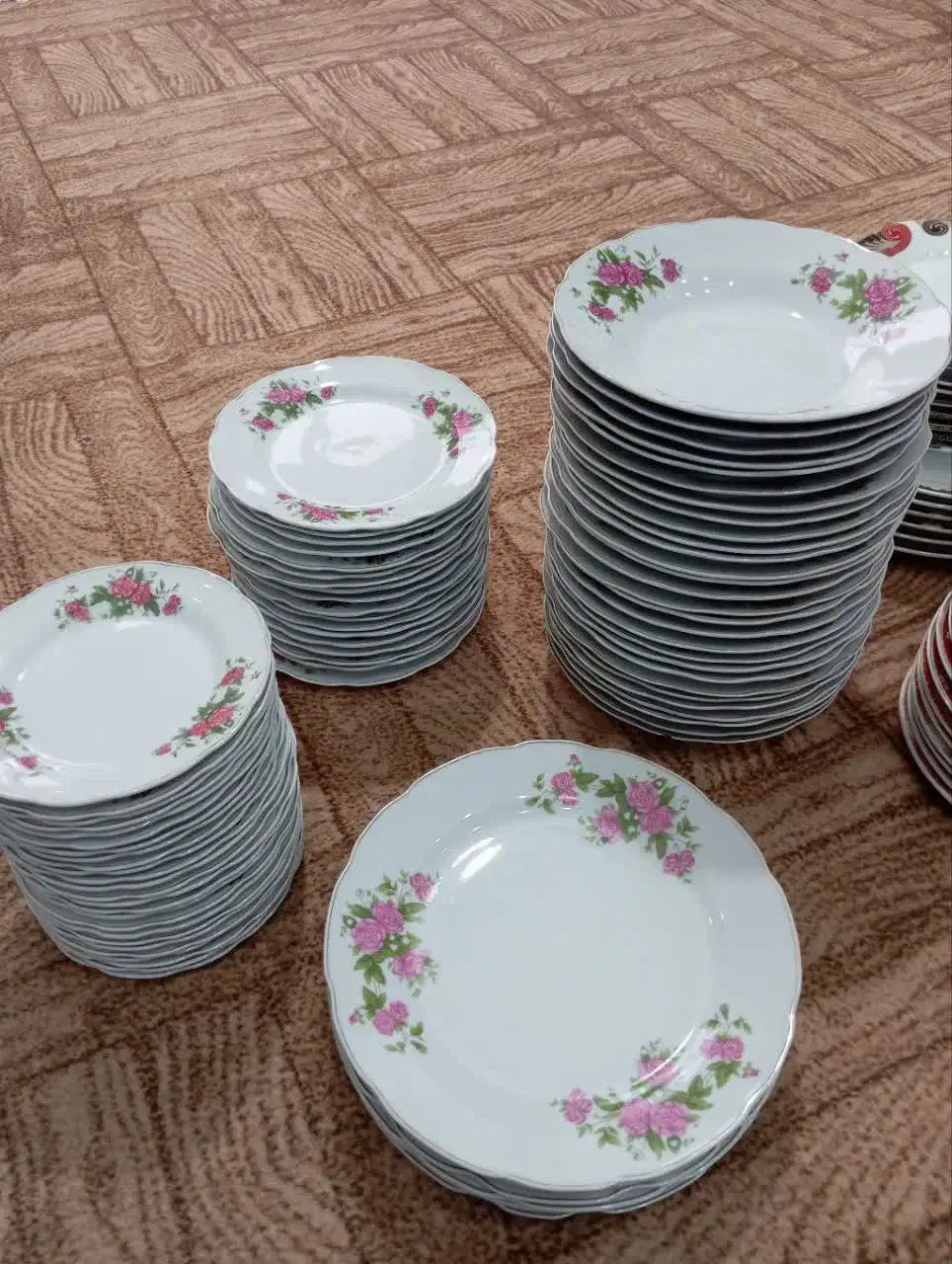 ظروف چینی (دست)|ظروف سرو و پذیرایی|قم, شاد قلی|دیوار