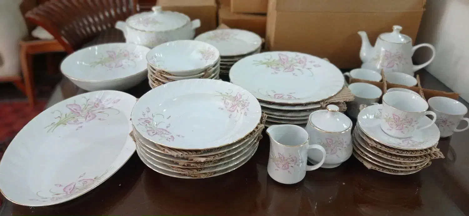 سرویس چینی قدیمی اک با جعبه|ظروف سرو و پذیرایی|اردبیل, |دیوار