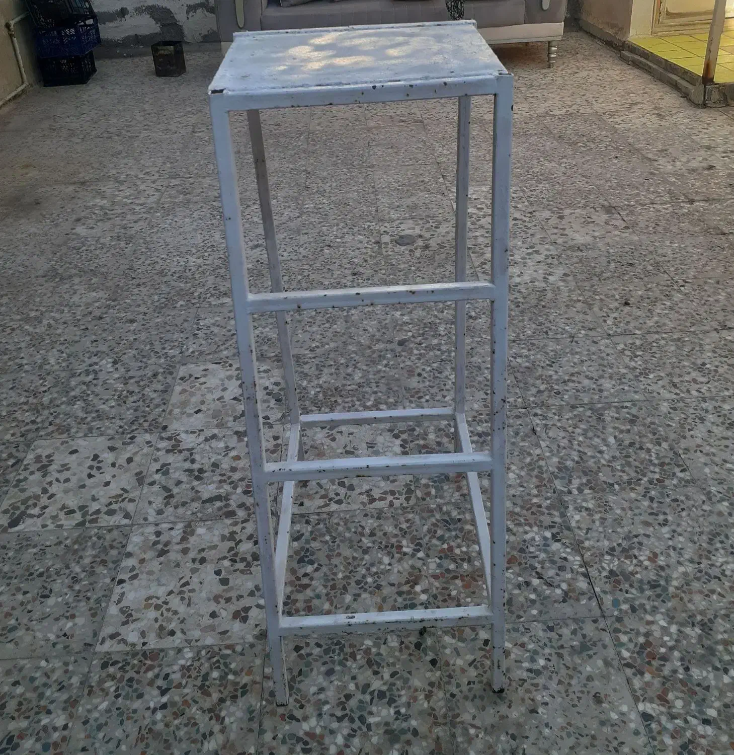 چهارپایه آهنی|صندلی و نیمکت|دهلران, |دیوار