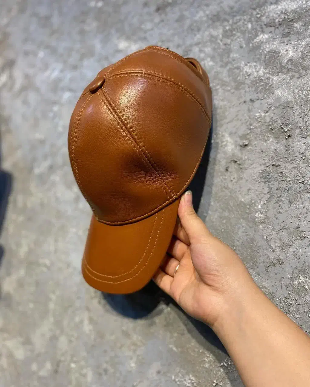 کلاه چرم|لباس|اسفراین, |دیوار