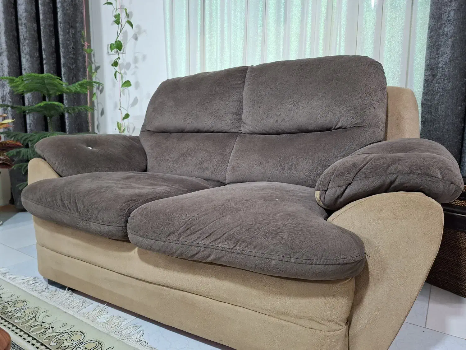 مبل راحتی ۷ نفره سالم و تمیز|مبلمان خانگی و میز عسلی|اسفراین, |دیوار