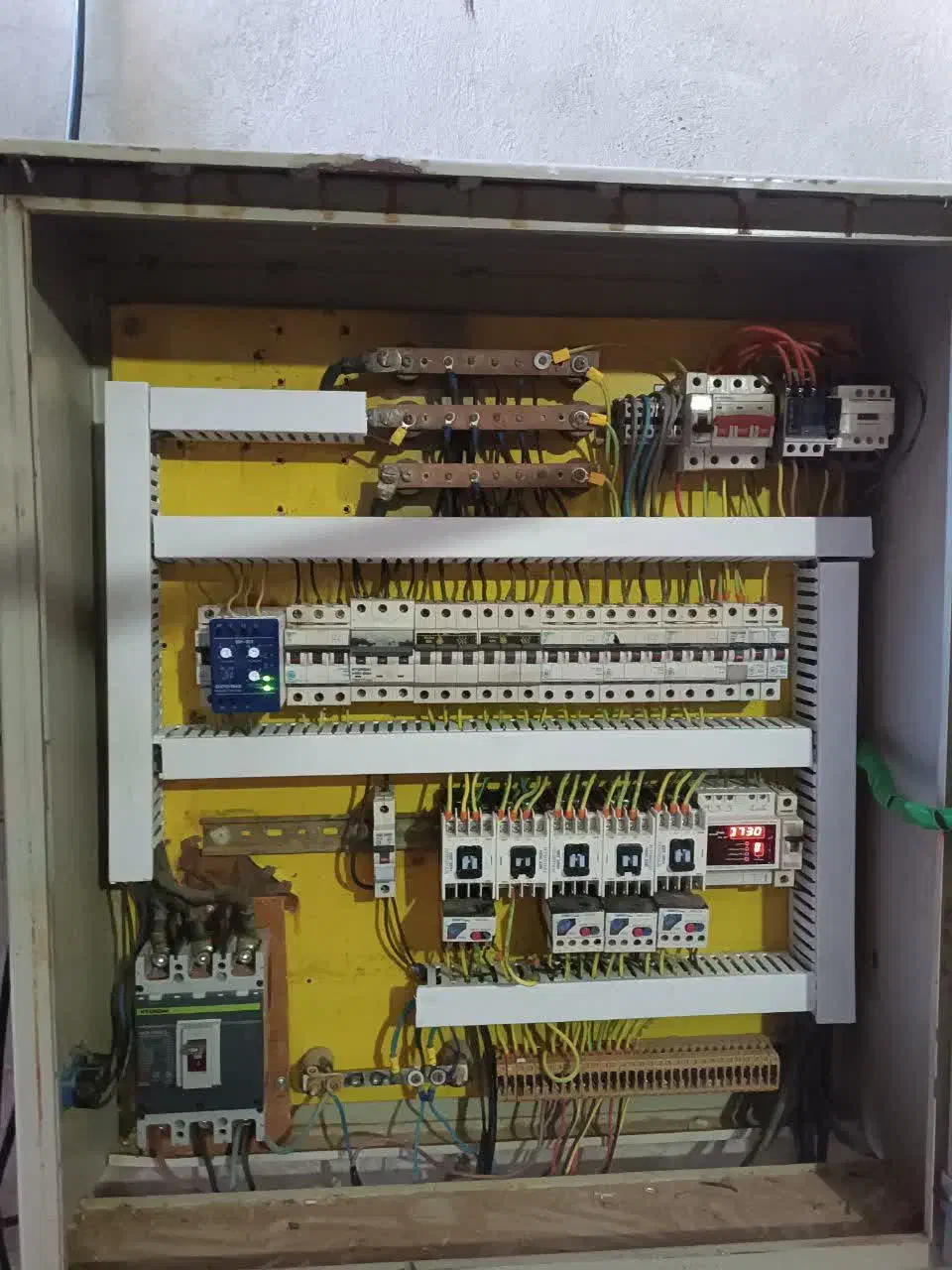 پیمانکار، برقکار ساختمان وصنعتی و تاسیسات کار|خدمات پیشه و مهارت|کرمان, |دیوار