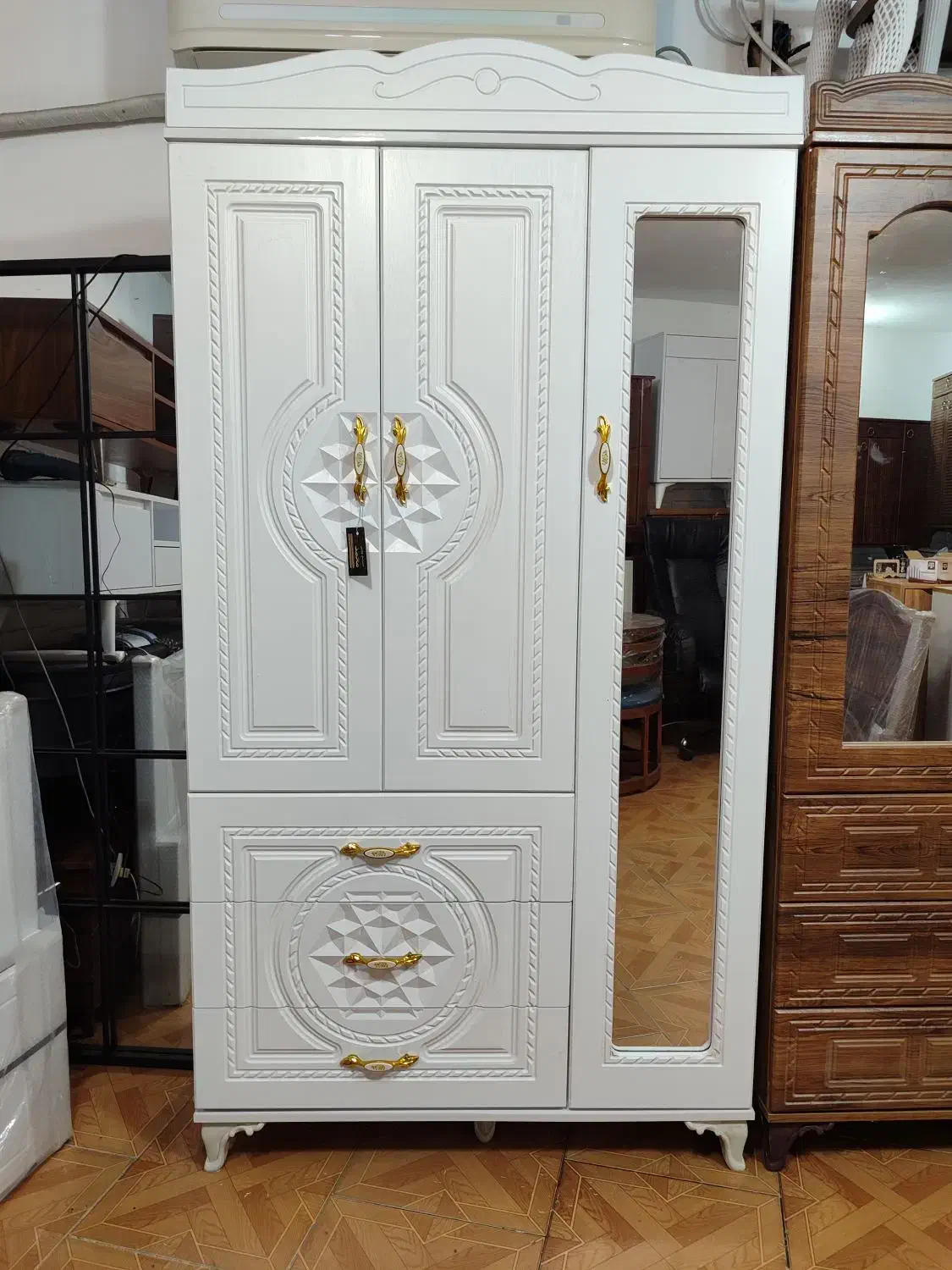 کمد و دراور|جاکفشی، کمد، دراور|رشت, کوی طالقانی|دیوار