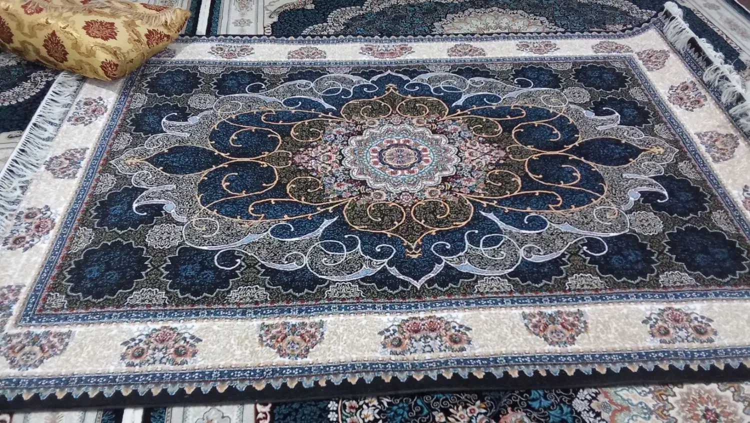 فرش 700شانه|فرش|ارومیه, |دیوار