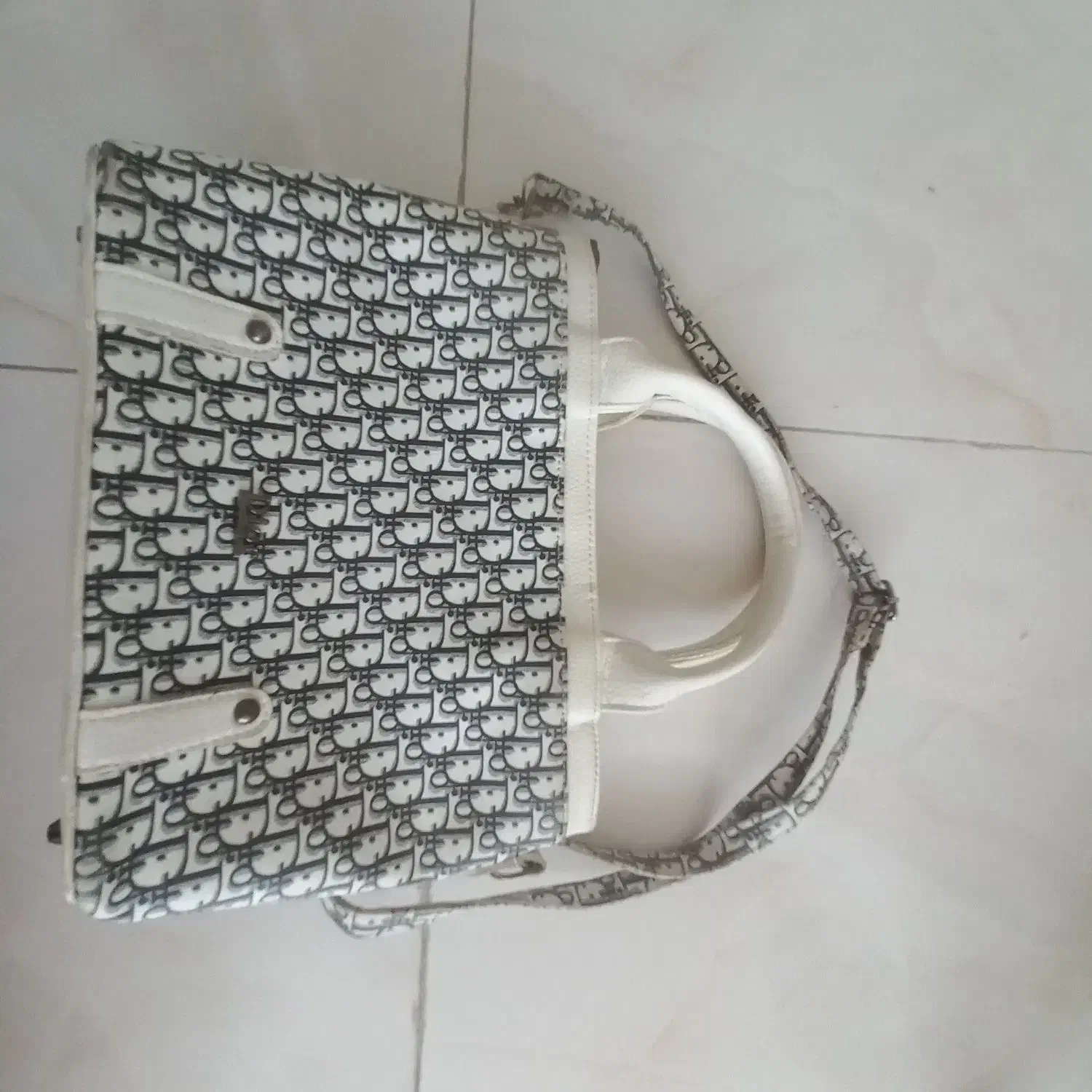 کیف و کفش|کیف، کفش، کمربند|شاهینشهر, عطار|دیوار