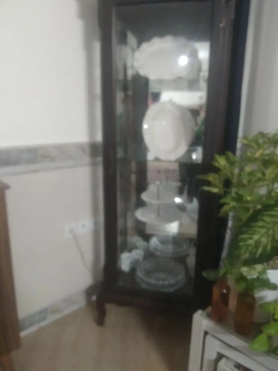 یک بوفه سالم ودرود نو میباشد|بوفه، ویترین، کنسول|مشهد, رده|دیوار