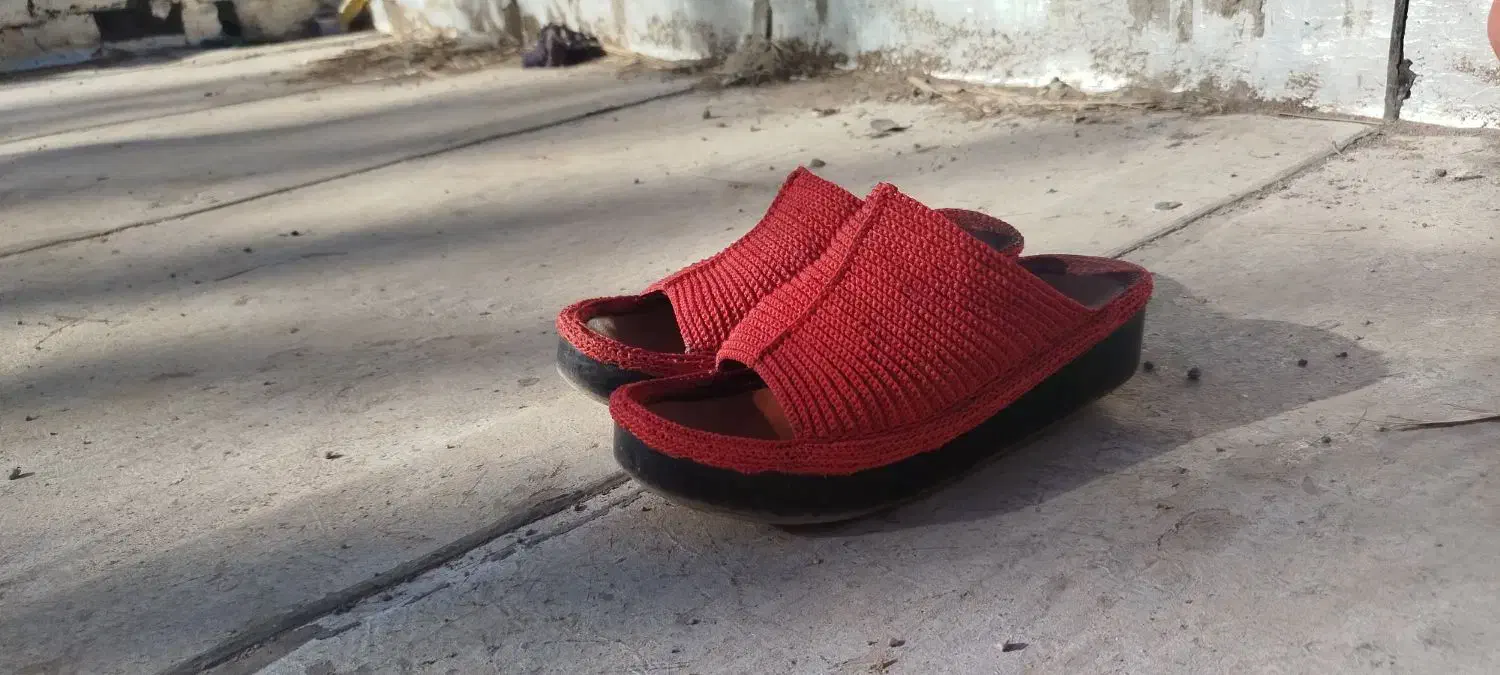 دمپایی|کیف، کفش، کمربند|بم, |دیوار